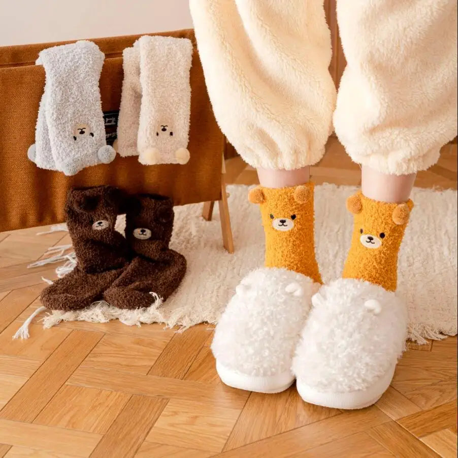 Wärmeschmeichler Damen Kuschelsocken | Flauschig & Gemütlich | 3D Bärenmuster