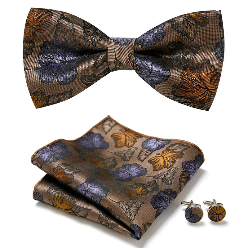 Elegantes Set mit stilvollen Fliegen und Accessoires