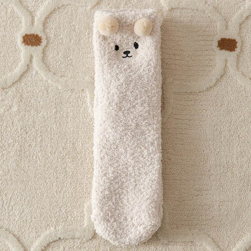 Wärmeschmeichler Damen Kuschelsocken | Flauschig & Gemütlich | 3D Bärenmuster