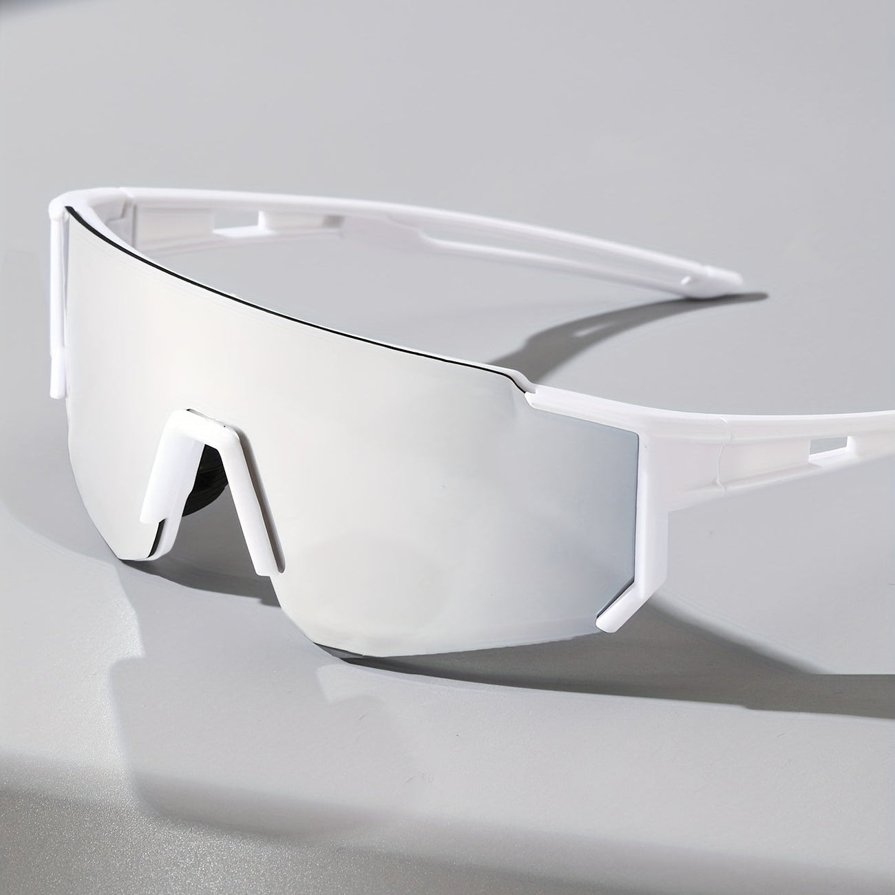Aktive Sonnenbrille mit UV-Schutz für Sportbegeisterte