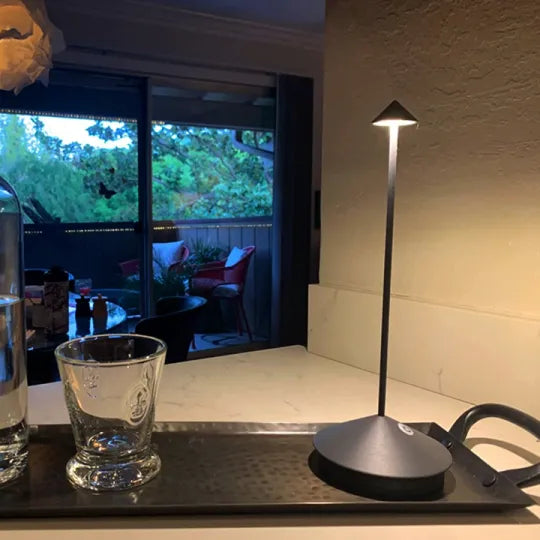 Flexible LED Tischlampe ohne Kabel - LumiFlex