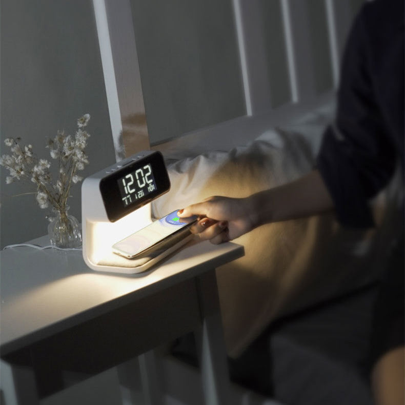 3-in-1 Nachttischlampe mit Ladegerät und Uhr