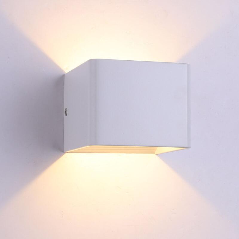 Stilvolle LED Wandleuchte – Kompakte, farbenfrohe Beleuchtung für Ihr Zuhause