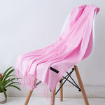 Luxurious cashmere scarf with an elegant design
