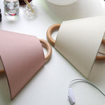 Elegante Wandlampe aus Massivholz mit plissiertem Schirm – Halbkreis 1-Lampe