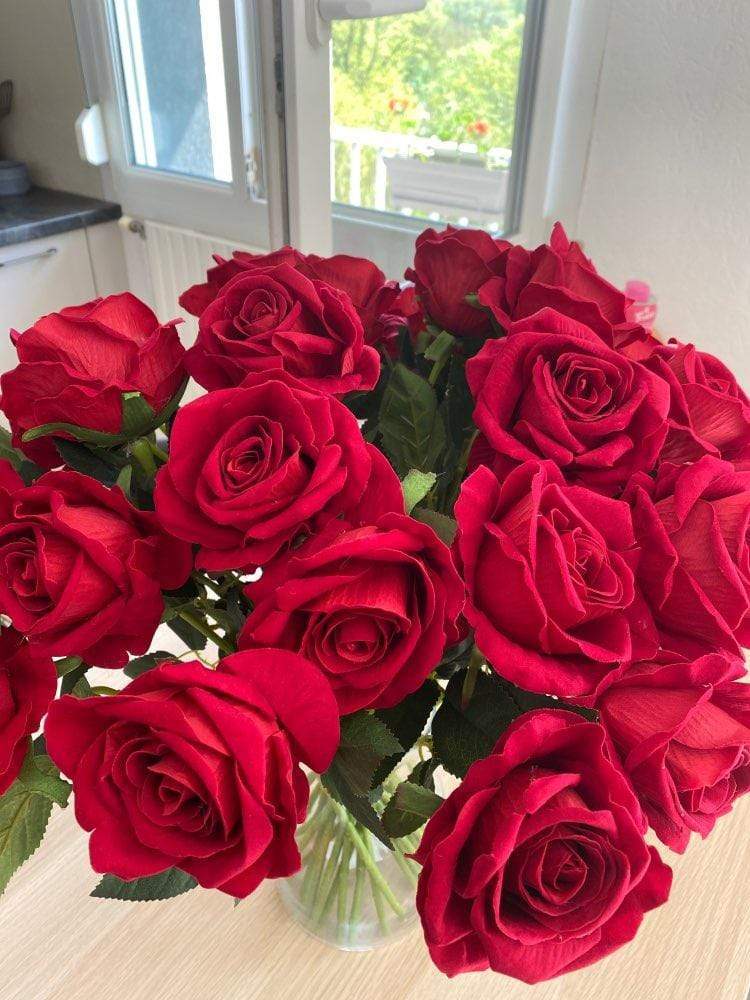 10-piece set of elegant silk roses for any occasion