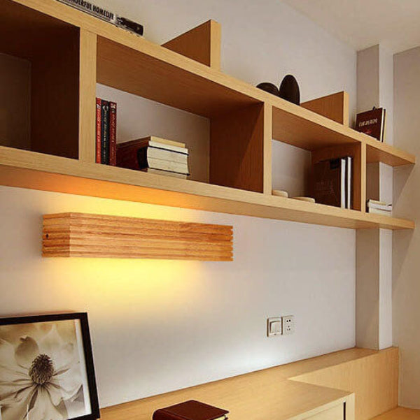 Elegante Wandlampe aus Holz mit LED – Minimalistische Lichtquelle für Ihr Zuhause