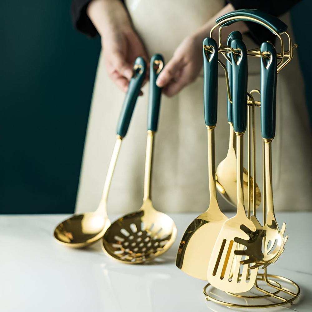 Elegant Stainless Steel Cutlery Set in Gold
