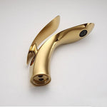 Elegant single-lever basin mixer in a noble design
