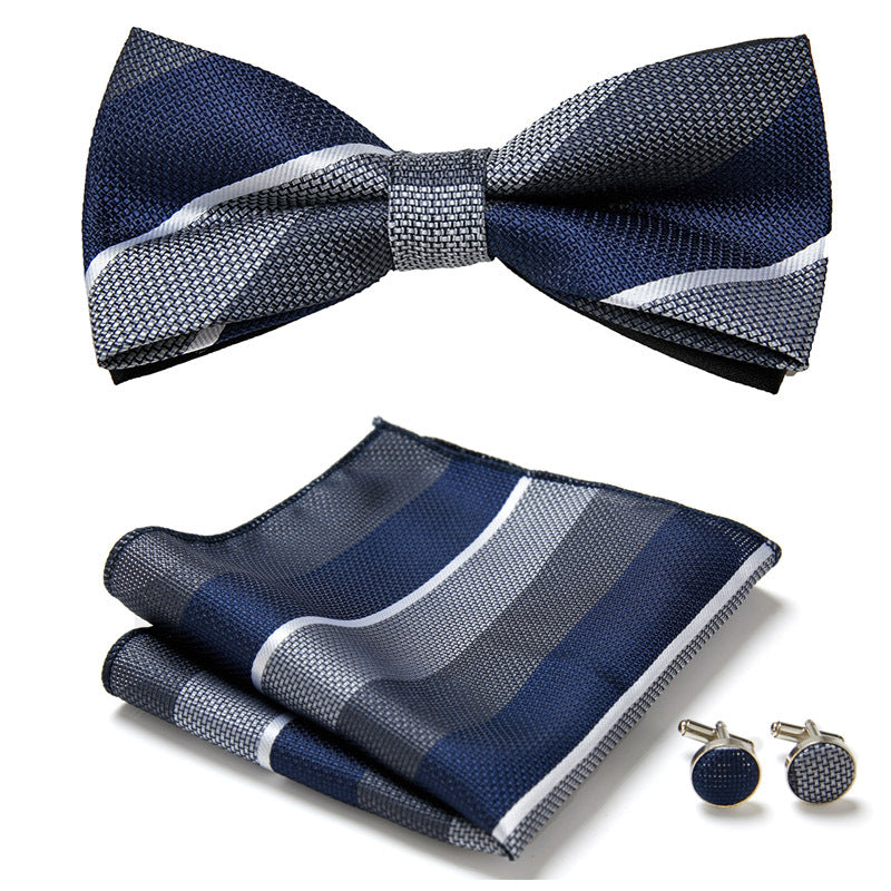 Elegantes Set mit stilvollen Fliegen und Accessoires