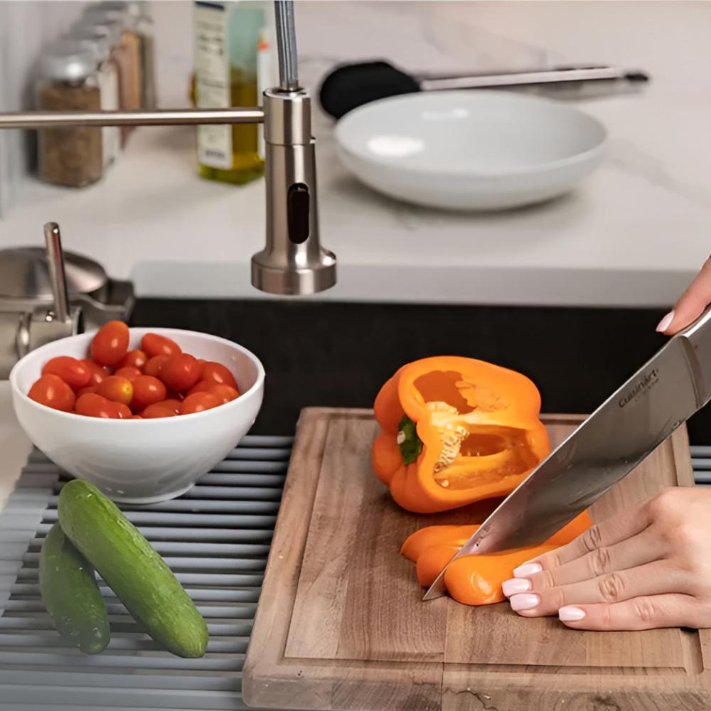Space-saving stainless steel rolling shelf for the kitchen