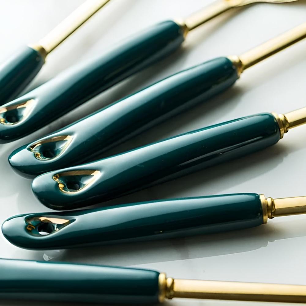 Elegant Stainless Steel Cutlery Set in Gold
