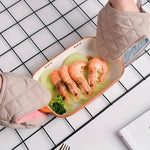 Heat-resistant kitchen gloves with silicone padding