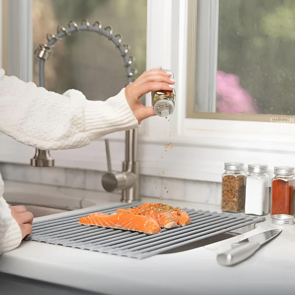 Space-saving stainless steel rolling shelf for the kitchen