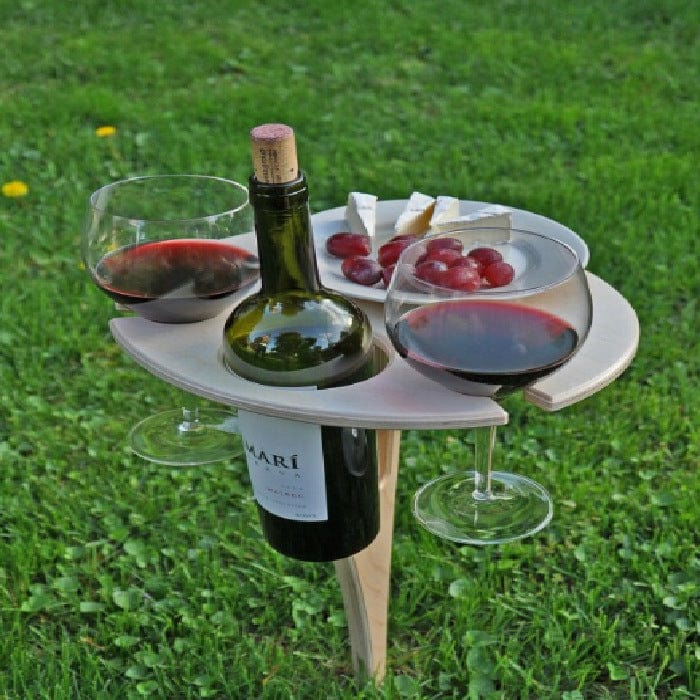 Eleganter Klapptisch für das perfekte Picknick mit Weinablage