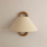Elegante Wandlampe aus Massivholz mit plissiertem Schirm – Halbkreis 1-Lampe