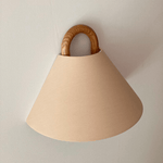 Elegante Wandlampe aus Massivholz mit plissiertem Schirm – Halbkreis 1-Lampe