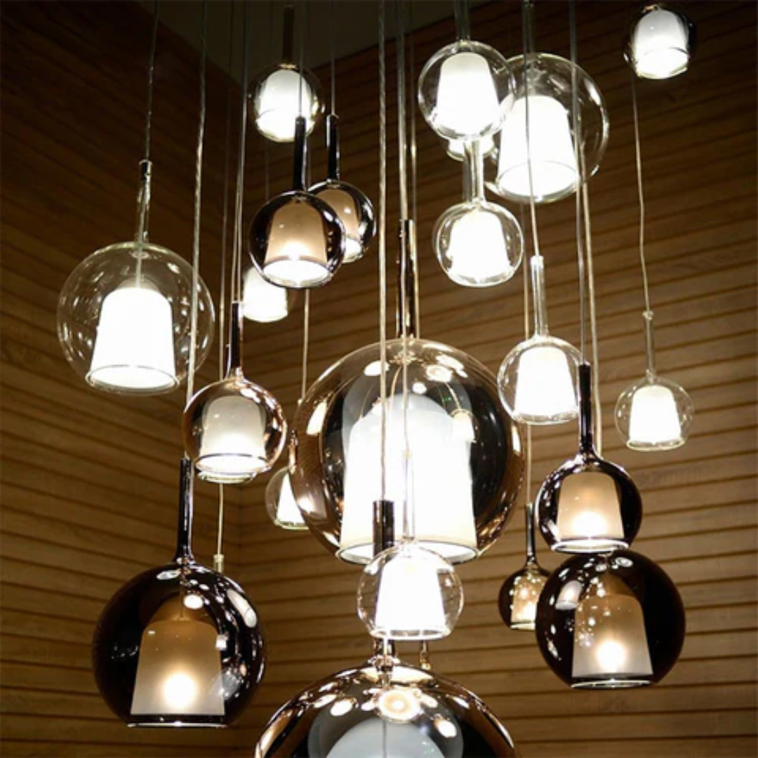 Elegante Pendelleuchte aus Glas – LuminaSphere