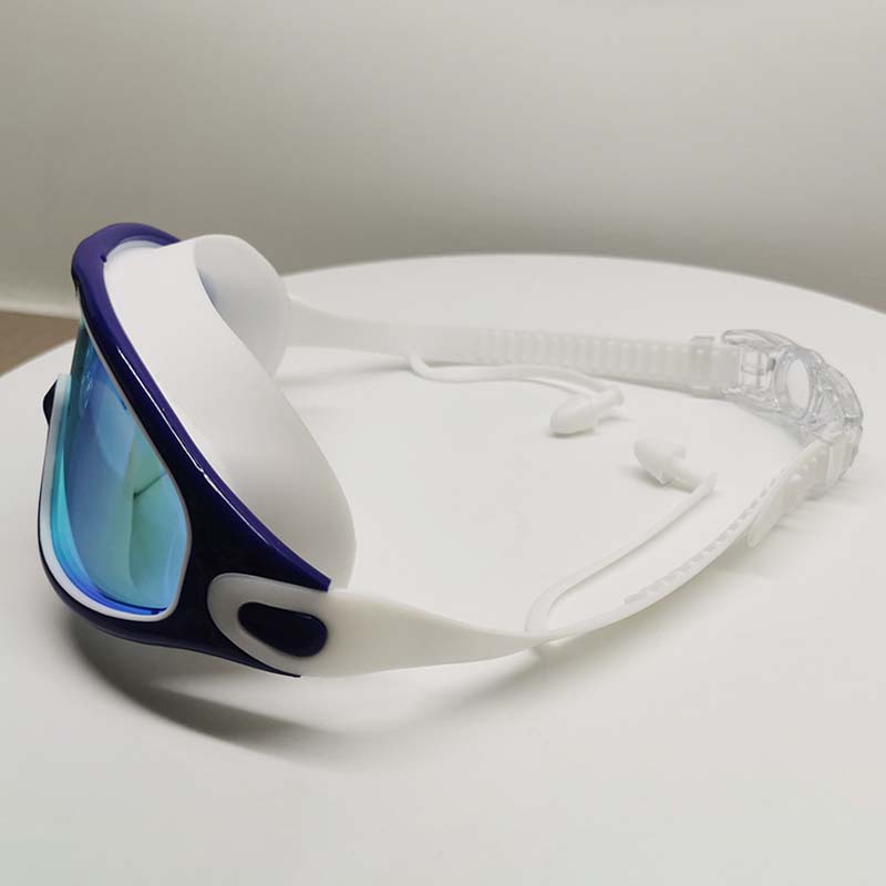 Anti-fog swim goggles with wide vision