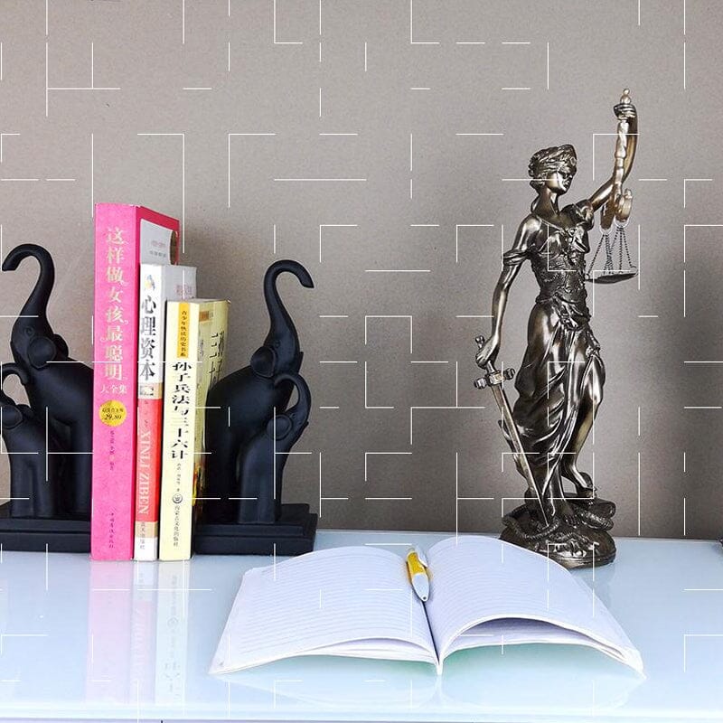 Elegant Statue of Justice – Symbol of Fairness and Order