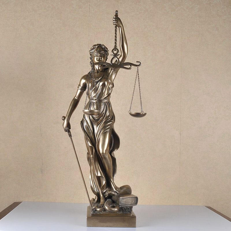 Elegant Statue of Justice – Symbol of Fairness and Order