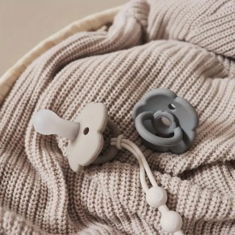 Clip pacifier chain with bear design