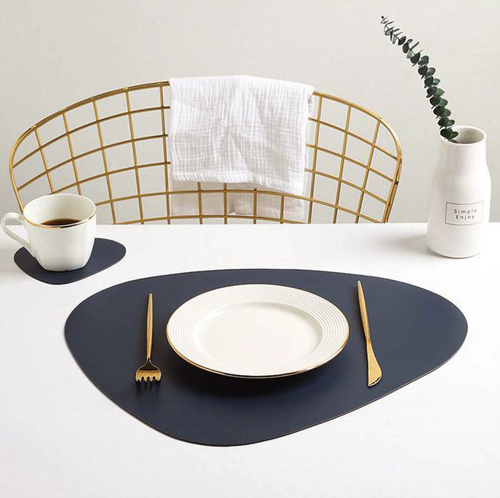 Square placemats in 10 colors