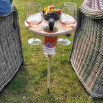 Eleganter Klapptisch für das perfekte Picknick mit Weinablage