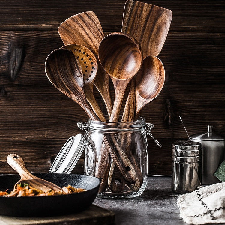 Naturverbundenes Küchenutensilien-Set aus edlem Holz