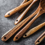 Naturverbundenes Küchenutensilien-Set aus edlem Holz