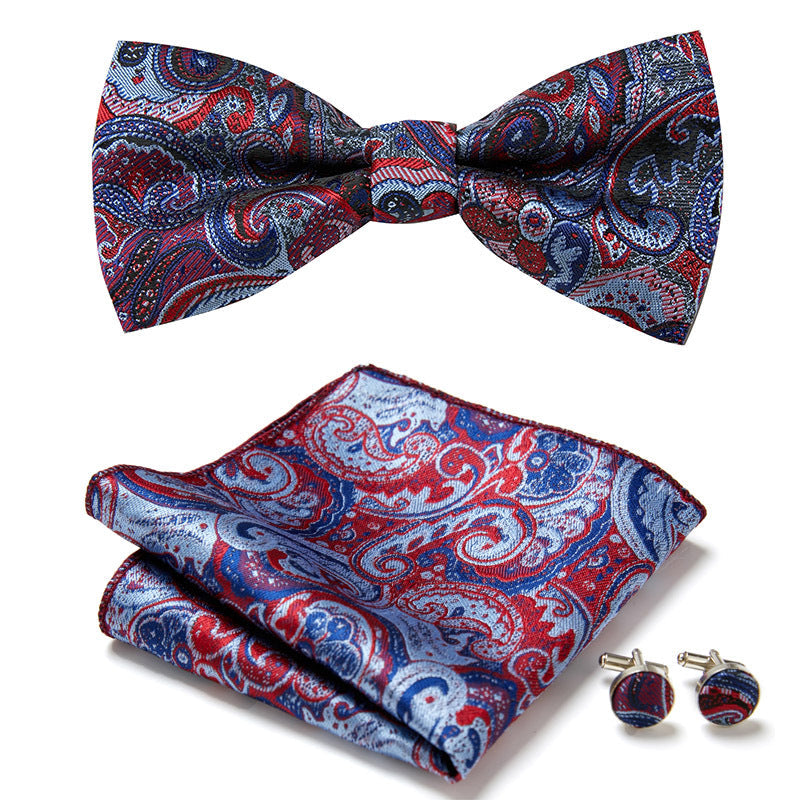 Elegantes Set mit stilvollen Fliegen und Accessoires