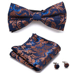 Elegantes Set mit stilvollen Fliegen und Accessoires
