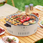 Kompakter Holzkohlegrill mit Holzgriffen und Belüftung