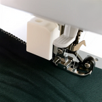 Effizientes Overlock-Nähfuß – Nähen, Schneiden und Versäubern in einem Schritt