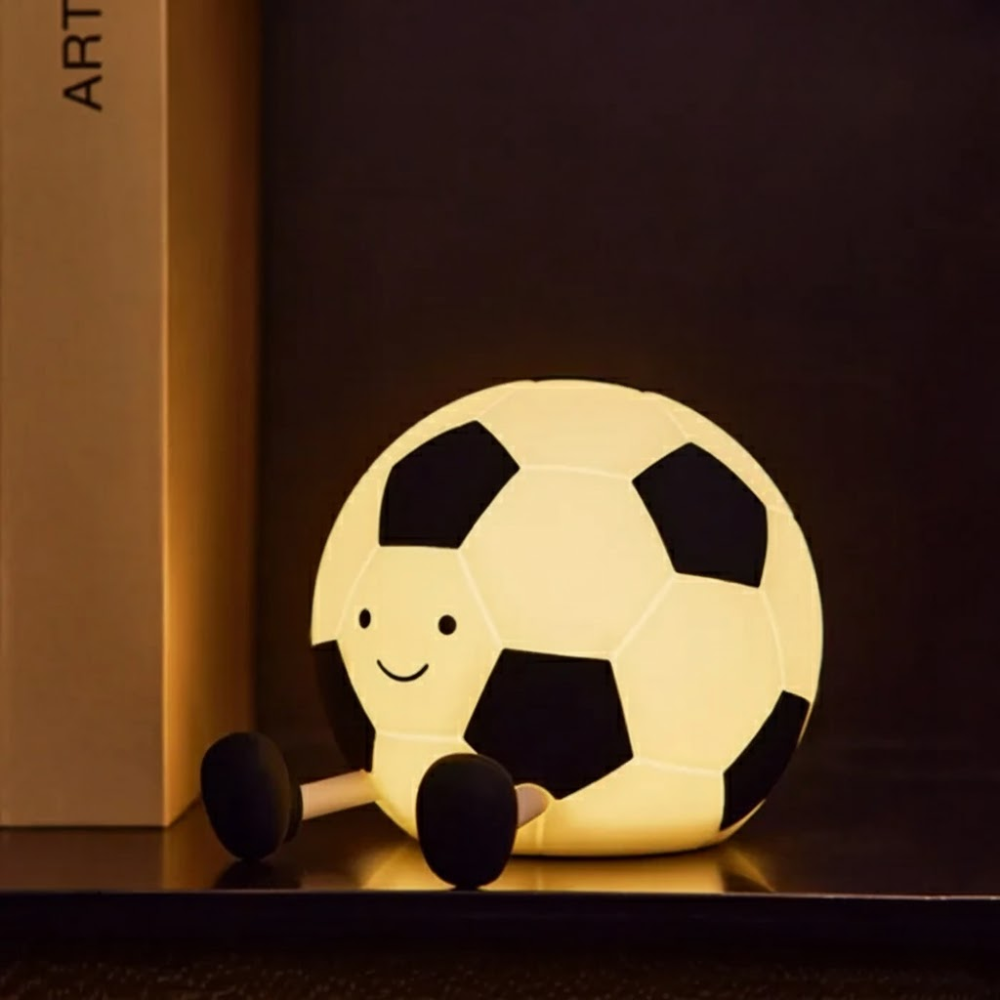 Kinderfreundliche LED Nachtlampe im Fußball-Design – Berührungssensor, USB Wiederaufladbar, Sanfte Beleuchtung