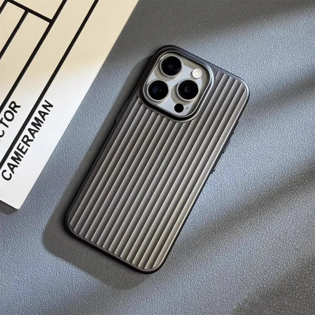 Ultraschlanke stoßfeste Handyhülle mit Fallschutz für NoviroaShield