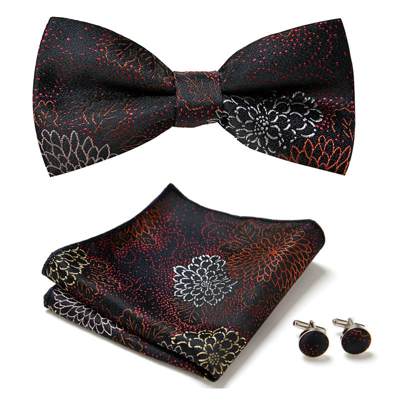 Elegantes Set mit stilvollen Fliegen und Accessoires