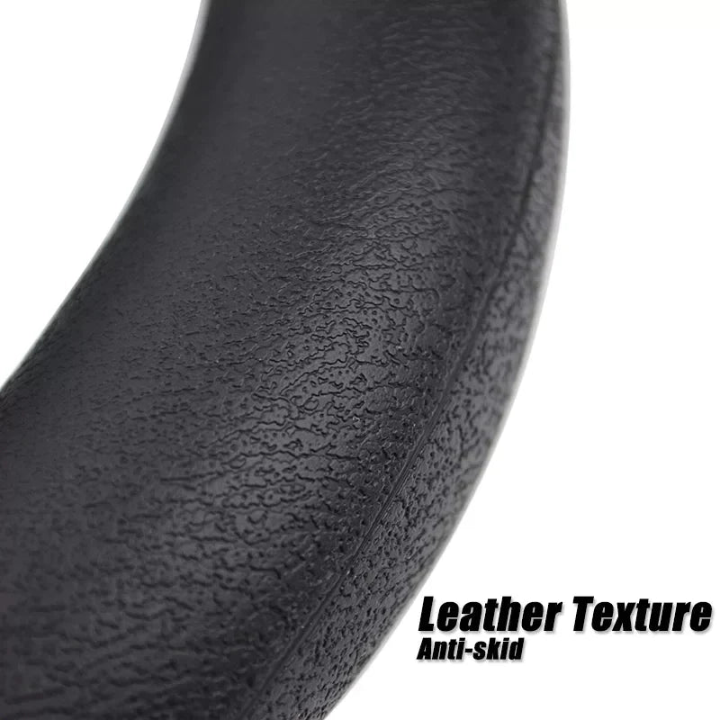 Sporty steering wheel cover for improved grip