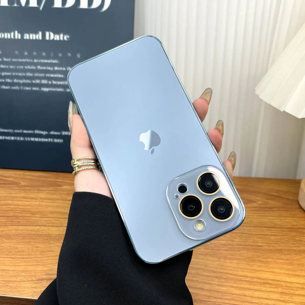 SlimFit Mattierte Acryl-Schutzschale für iPhone 15