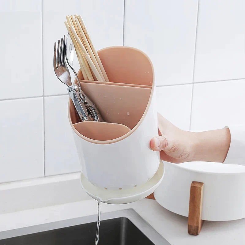 Praktischer Besteckorganizer mit Abtropfbehälter