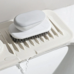 Practical draining mat for sinks with splash guard