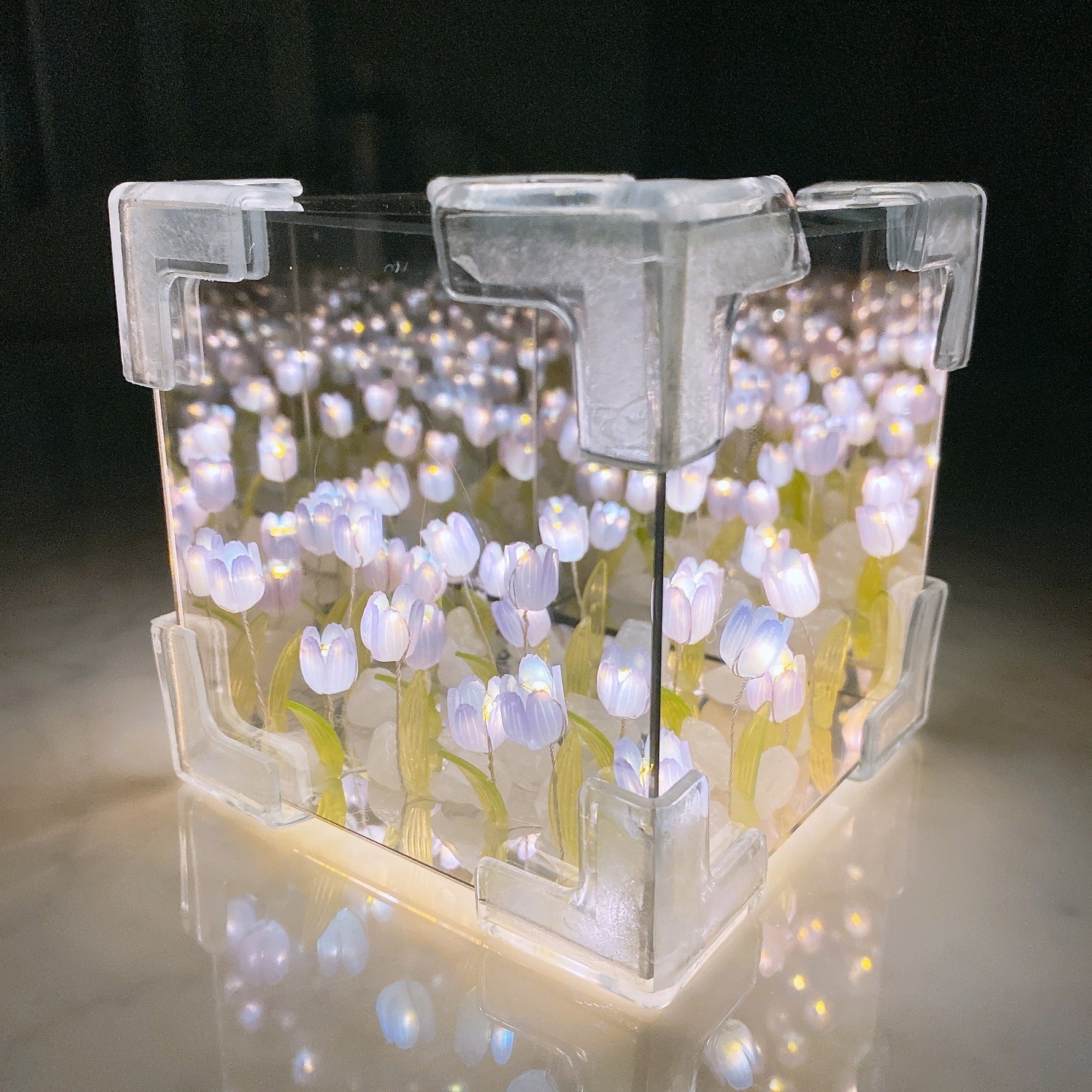 Tulpenzauber | Elegantes Lichtspiel für Ihr Zuhause
