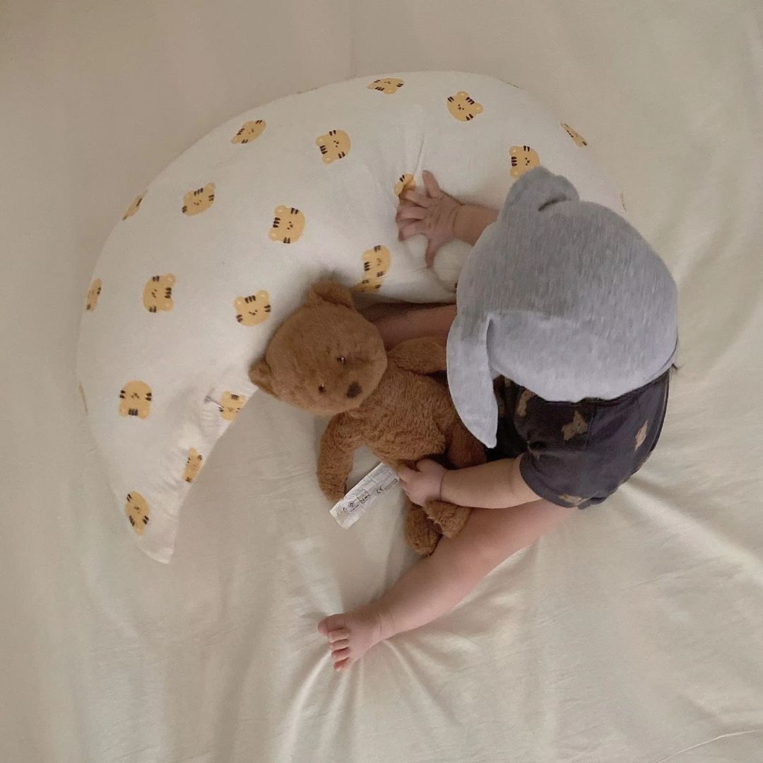 Moon-shaped Cuddle Pillow for Babies – soft Sleep Pillow