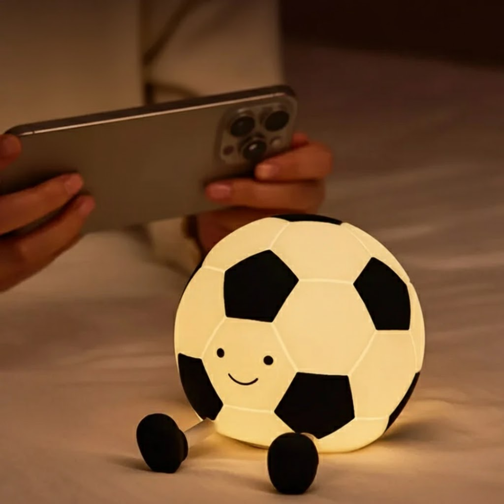 Kinderfreundliche LED Nachtlampe im Fußball-Design – Berührungssensor, USB Wiederaufladbar, Sanfte Beleuchtung