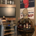 Rustikales Regal für Whiskey-Fässer – Einzigartiger Stil für Ihr Zuhause