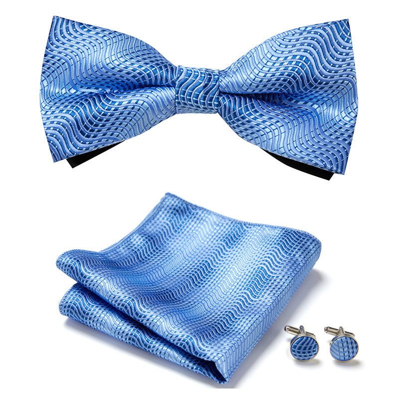 Elegantes Set mit stilvollen Fliegen und Accessoires