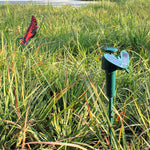 Solarbetriebene Gartenornamente mit lebhaften Bewegungen