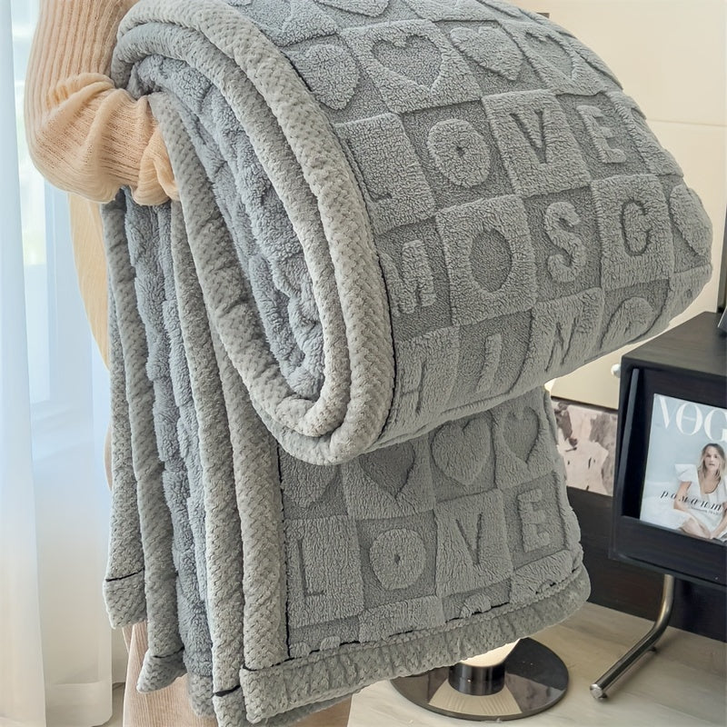 Cozy Fleece Blanket with Reversible Design – Elegant and Versatile