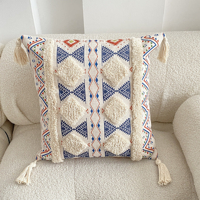 Boho-inspirierter Wurfkissenbezug mit Quasten