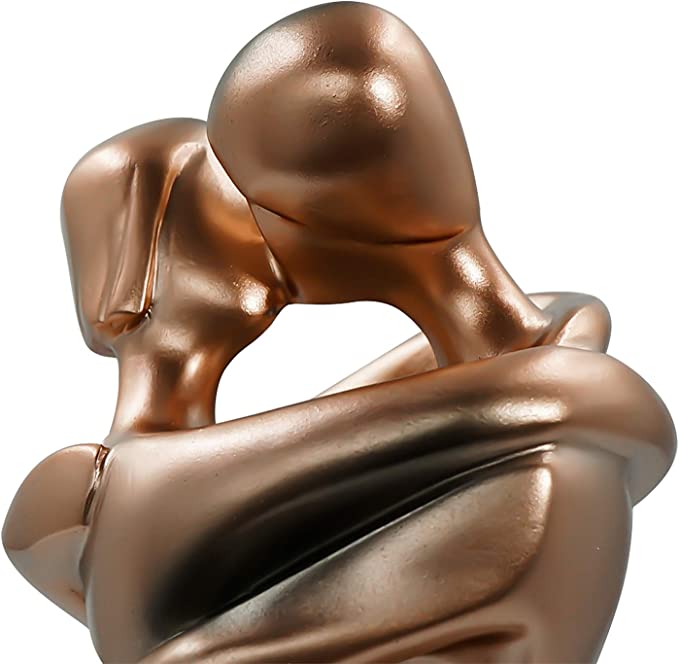 Elegant Bronze Sculpture of an Embracing Couple – Decorative Artwork for Your Home
